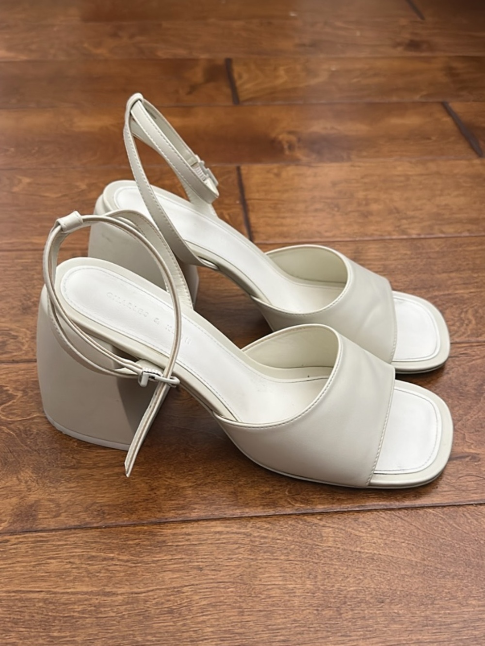 Charles & Keith Block Heel White (Size 8)